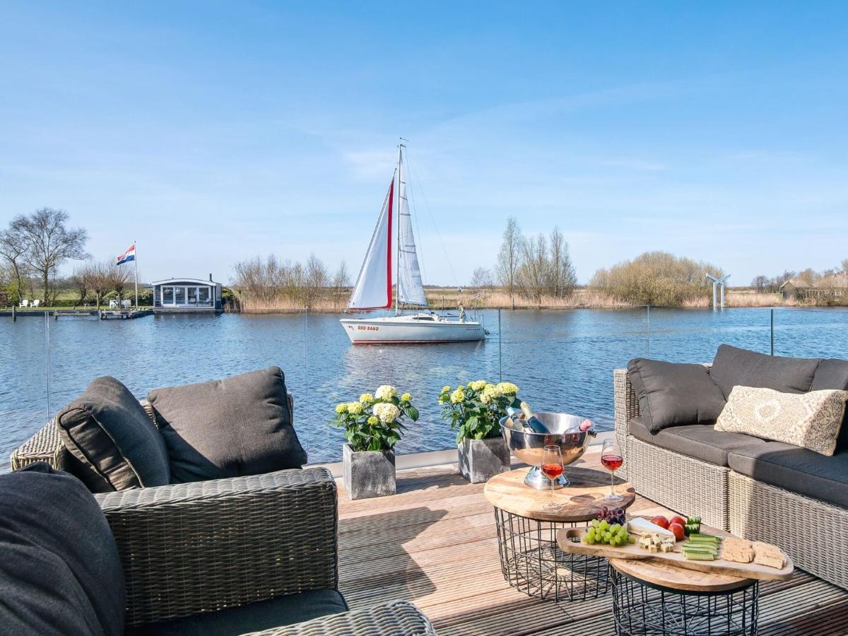 Very Spacious 8-Person Holiday Home In Friesland With Three Bedrooms De Veenhoop Kültér fotó